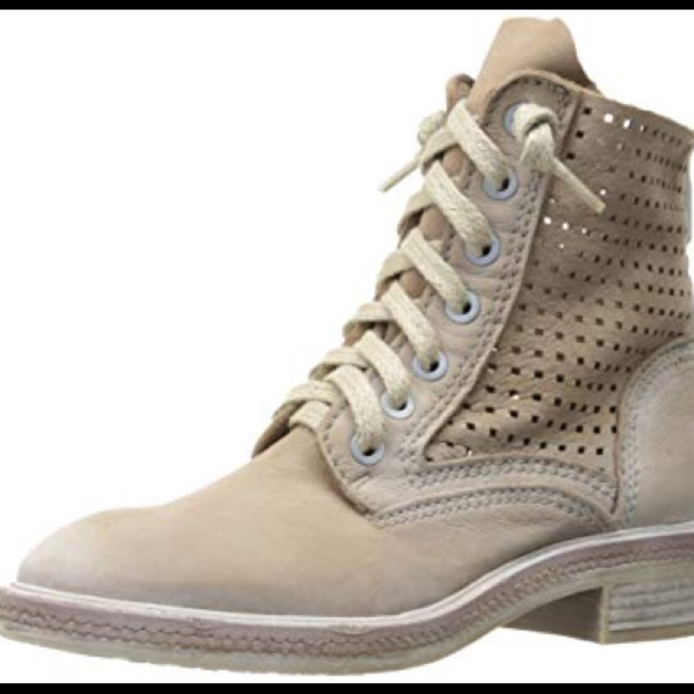 Dolce Vita Aldis Combat Boots
